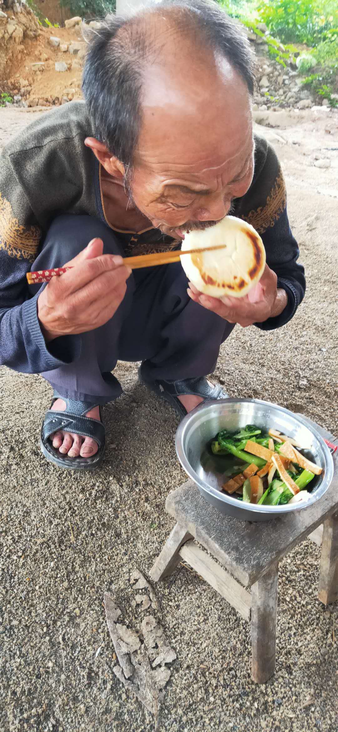 穷人吃饭图片可怜图片