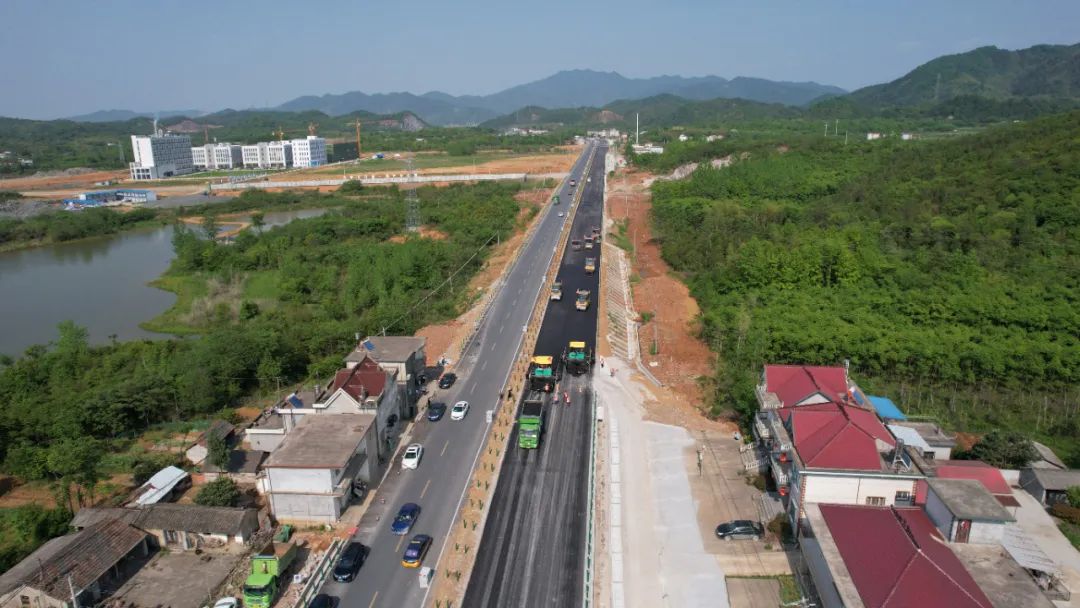 g530查橋至牛磯段一級公路工程一手抓疫情防控一手搶工